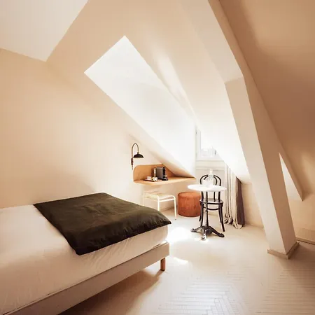 Hotel Maison Traversiere 4*