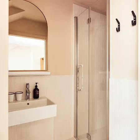 Maison Traversiere Hotel 4*