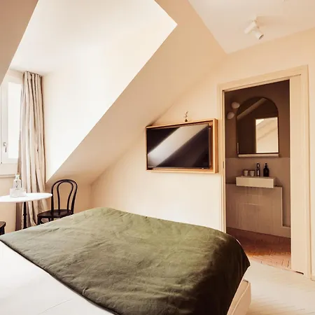 Hotel Maison Traversiere 4*