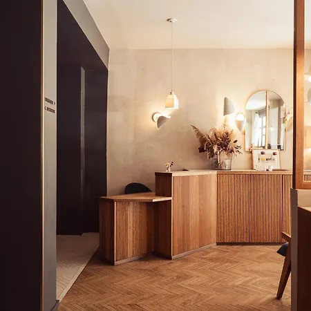 Hotel Maison Traversiere 4*