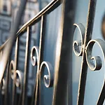 Otel Maison Traversiere Paris