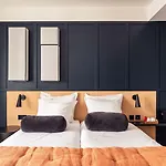 Otel Maison Traversiere Paris